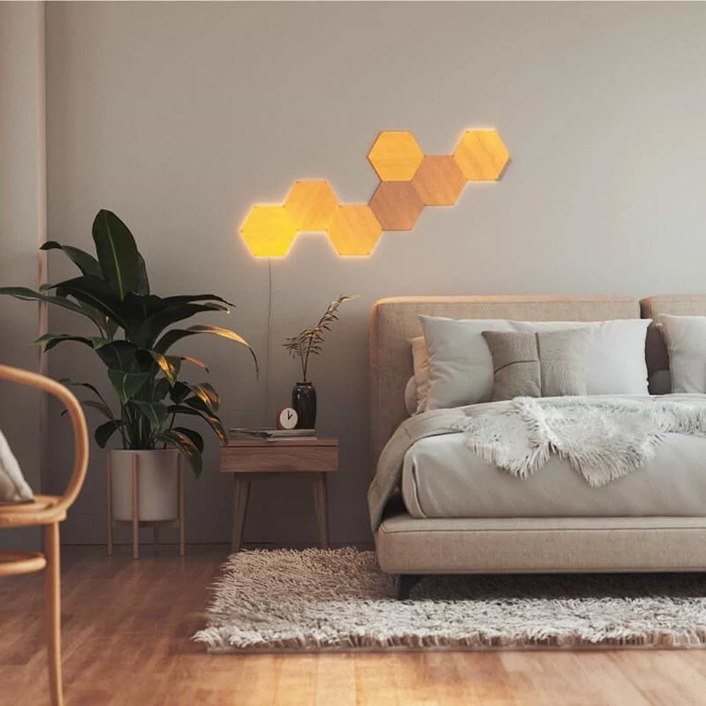 Nanoleaf Elements Hexagons Birchwood לוחות תאורה חכמים בעיצוב עץ