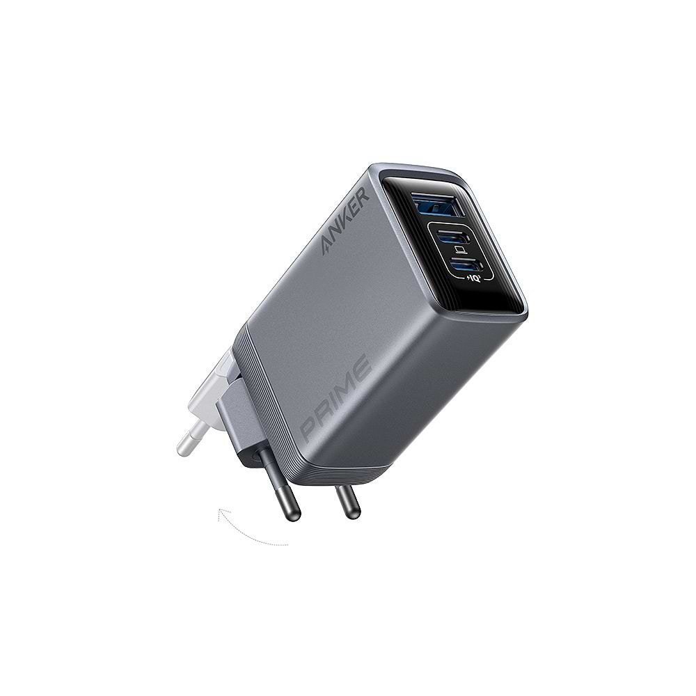 בתמונה מופיע מטען קיר Anker Prime בצבע Space Gray בעיצוב קומפקטי. בחזית המטען ניתן לראות 3 יציאות טעינה – שתי יציאות USB-C ויציאת USB-A אחת. גוף המטען בעל גימור מטאלי עם מיתוג ANKER ו-PRIME, ומחבר החשמל הוא בתצורת תקע אירופאי דו-פיני. העיצוב נראה קומפקטי 