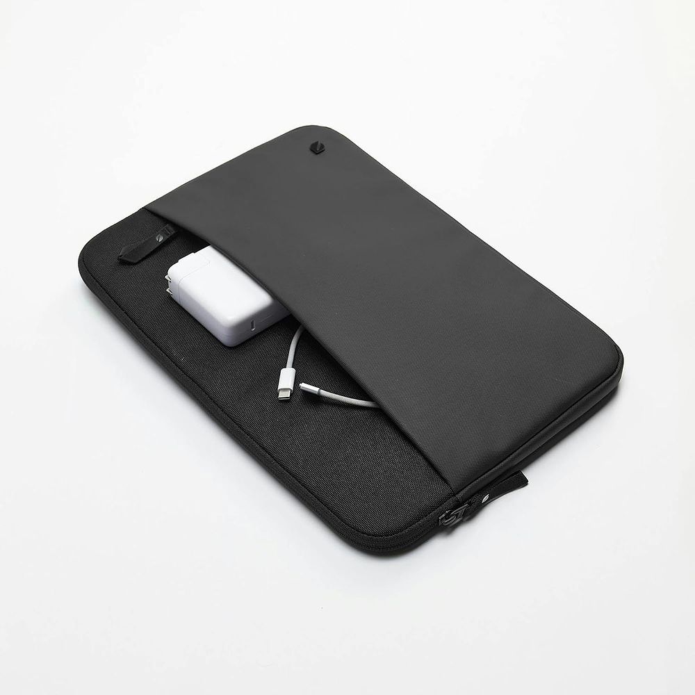 Incase - A.R.C. Sleeve With ReSpun 100% Recycled Polyester for MacBook 14-inch / Black 