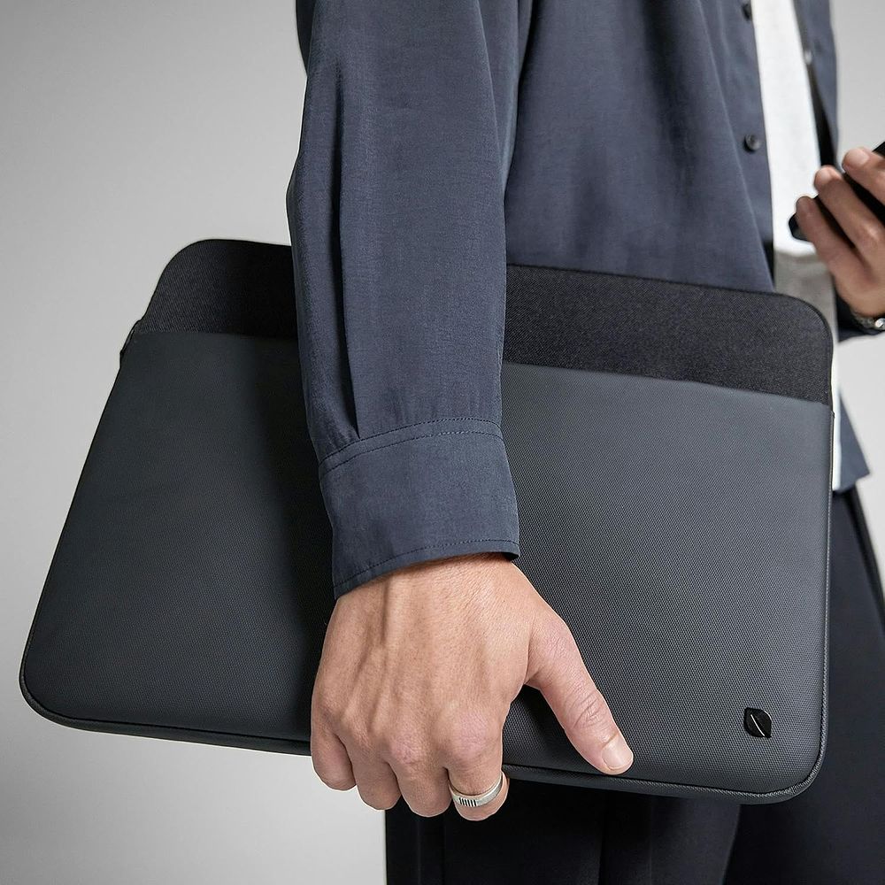 Incase - A.R.C. Sleeve With ReSpun 100% Recycled Polyester for MacBook 14-inch / Black 