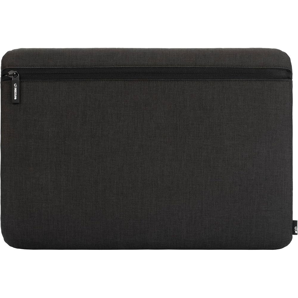 תיק נשיאה קל משקל ל-MacBook בגודל 15 אינץ', עם תא מרופד, סגירת רוכסן ובד עמיד לשימוש יומיומי.