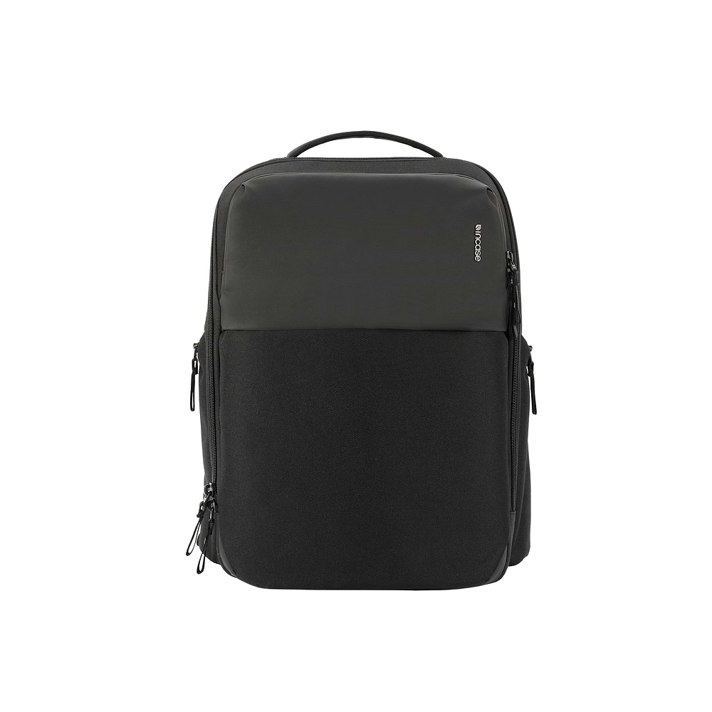 תיק גב Incase A.R.C Daypack 24L שחור – תיק יומיומי נוח ומאורגן עם תא מרופד למחשב נייד, מתאים לעבודה, לימודים ונסיעות קצרות.