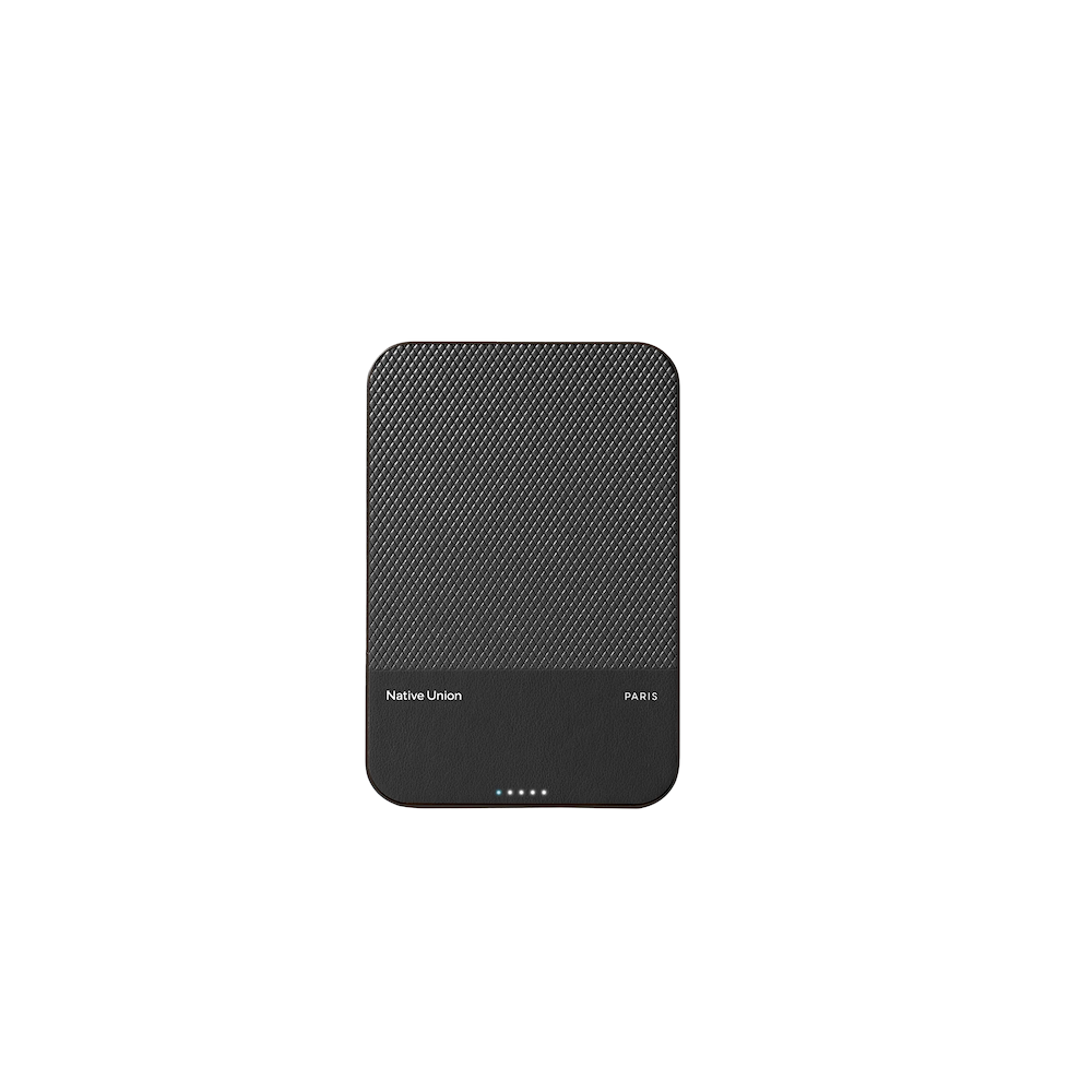סוללת גיבוי מגנטית דקה במיוחד בקיבולת 10000mAh, עם תמיכה ב-Qi2 וב-MagSafe לטעינה אלחוטית מהירה עד 15W. עיצוב קל משקל, חיבור מגנטי חזק וחומר ממוחזר איכותי לנוחות וטעינה אמינה בכל מקום.