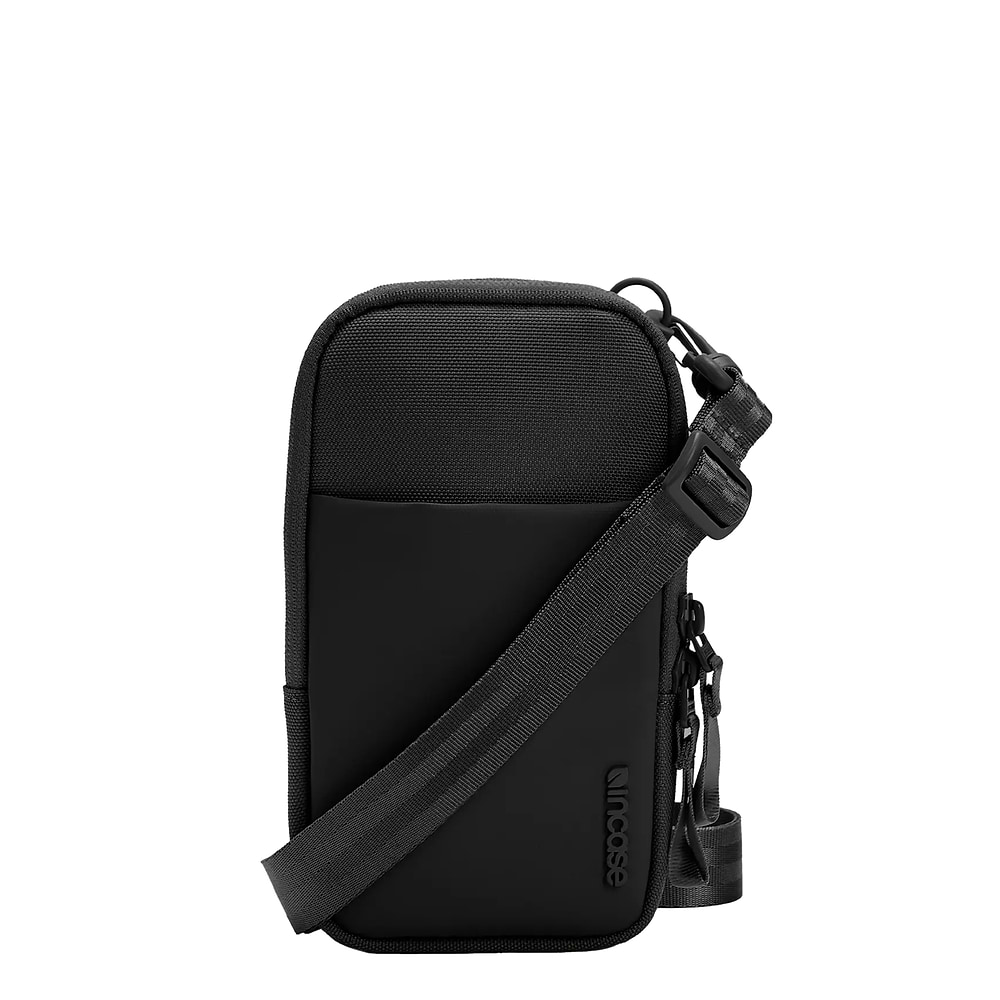 תיק ה-Incase A.R.C. Small Crossbody Bag הוא תיק צד קטן בסגנון קרוסבודי, המיועד לנשיאה יומיומית של פריטים חיוניים. לפי עמוד המוצר, מדובר בתיק קומפקטי בעיצוב נקי ופשוט לשימוש יומיומי.