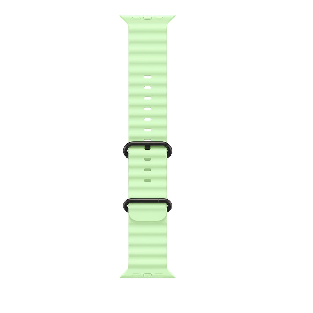 רצועת Apple Watch Ocean Band 49 מ״מ בצבע Neon Green, גמישה ועמידה למים עם אבזם טיטניום בגימור Black Titanium Finish.