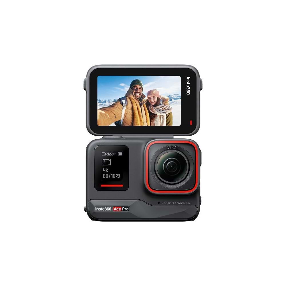 בתמונה מופיעה מצלמת האקסטרים Insta360 Ace Pro בצבע שחור עם מסך מגע מתקפל פתוח. על המסך מוצגת תצוגה מקדימה של צילום סלפי עם שני אנשים בסביבה מושלגת. בחזית המצלמה ניתן לראות עדשה ממותגת Leica במסגרת מודגשת, לצד מסך קדמי קטן המציג מצב צילום וידאו 4K 60fps (1