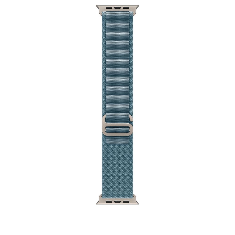 רצועת Apple Watch Ultra Alpine Loop 49 מ״מ במידה Large בצבע תכלת בהיר עם סגירת טיטניום עמידה ועיצוב ארוג וקל משקל.