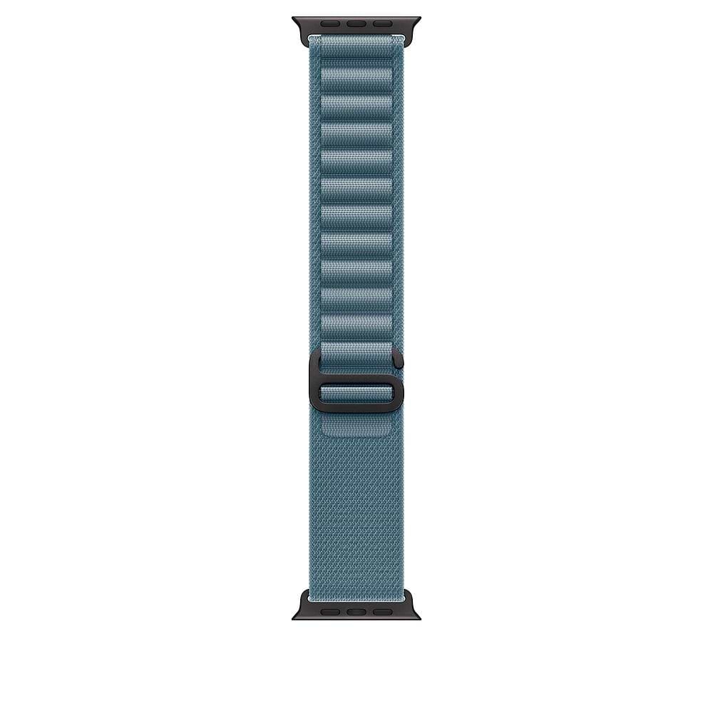 רצועת Alpine Loop בגודל 49 מ״מ, בצבע Light Blue, ובמידה Small. מיועדת ל-Apple Watch Ultra ומשלבת מבנה ארוג דו־שכבתי ללא תפרים עם חיזוקי חוטים ללולאות העליונות.