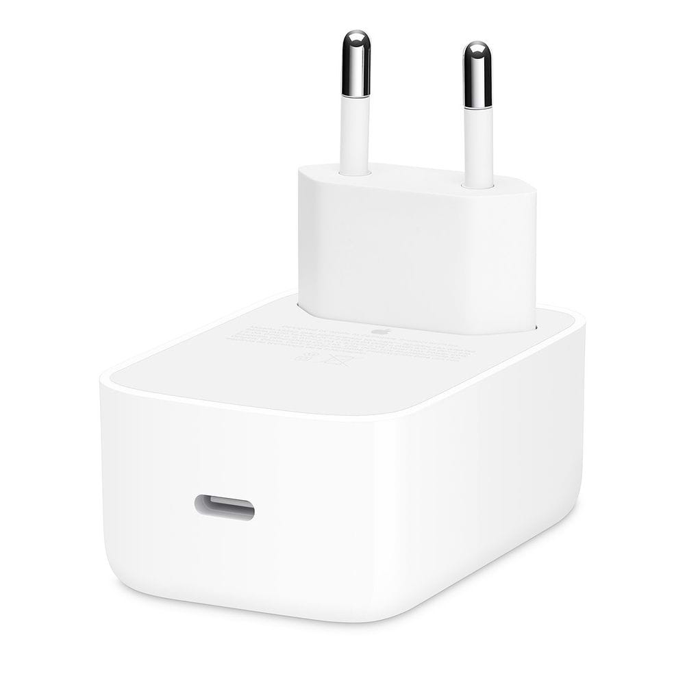 מתאם מתח Apple 40W עם הספק דינמי של עד 60W, בעיצוב קומפקטי עם יציאת USB-C לטעינה מהירה ונוחה.