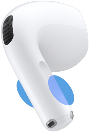 אוזניית AirPods 5 עם סימון כחול על חיישן הלחיצה שבגבעול