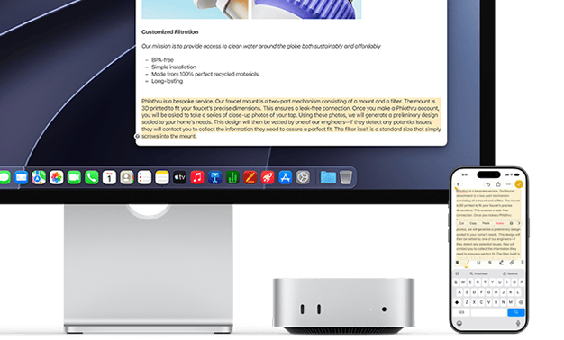 Mac mini עם Studio Display ו-iPhone