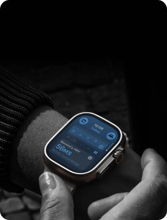 Apple Watch Ultra 4 על פרק היד מציג נתוני Vitals