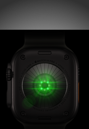 גב Apple Watch Ultra 4 עם חיישנים זוהרים בירוק
